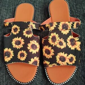 Sunflower Print Women’s Slide Sandals - Black and Yellow